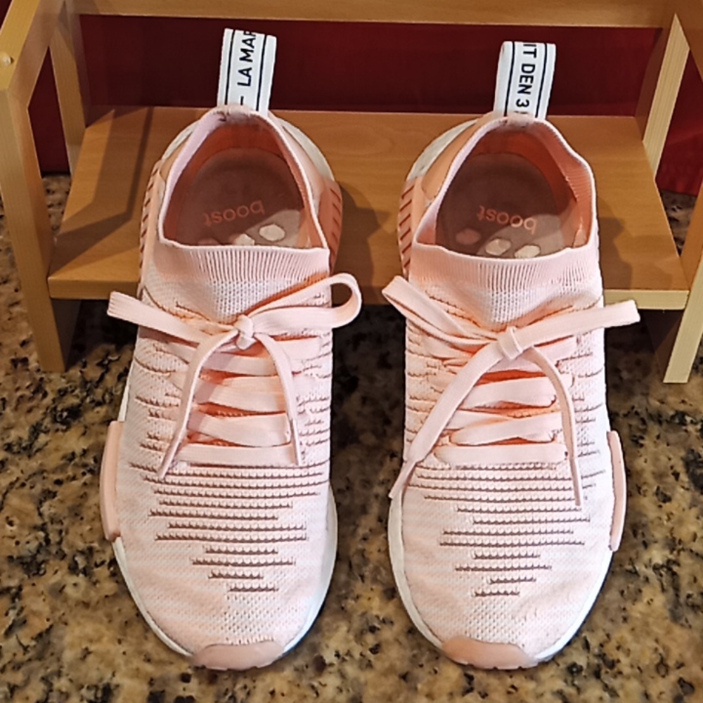 ADIDAS Originals Womens Primeknit Sneakers Style Code AQ1119. Size 6. Light Pink - Picture 6 of 16